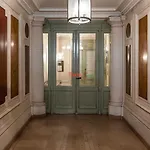 شقة هيستوريك ماريه مونتورغويه *
