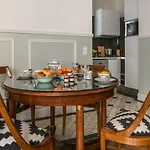 شقة هيستوريك ماريه مونتورغويه