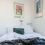 هيستوريك ماريه مونتورغويه باريس
