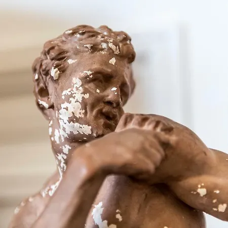 巴黎古马雷斯蒙特吉尔酒店 公寓 *