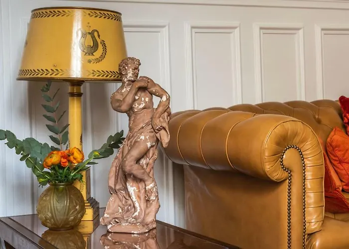 巴黎古马雷斯蒙特吉尔酒店 *