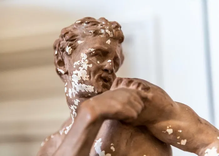 巴黎古马雷斯蒙特吉尔酒店 公寓 *