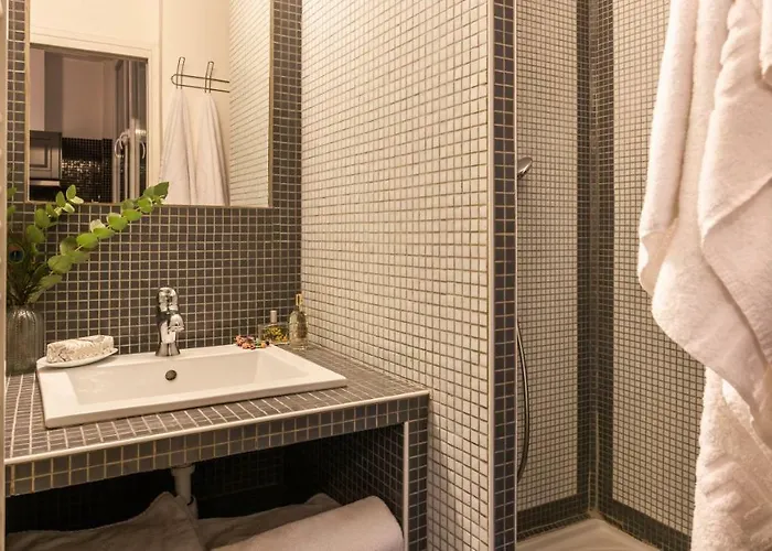 巴黎古马雷斯蒙特吉尔酒店 * 巴黎