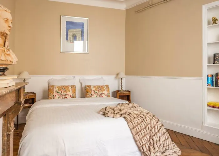 巴黎古马雷斯蒙特吉尔酒店 * 巴黎