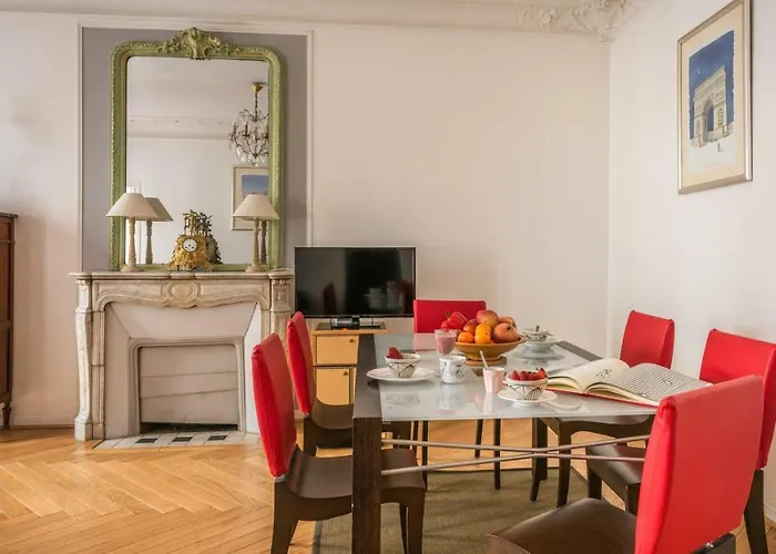 巴黎古马雷斯蒙特吉尔酒店 *