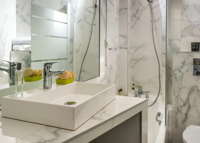 公寓 巴黎古马雷斯蒙特吉尔酒店 *