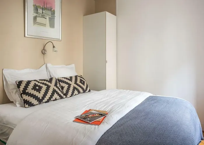 巴黎古马雷斯蒙特吉尔酒店 * 巴黎