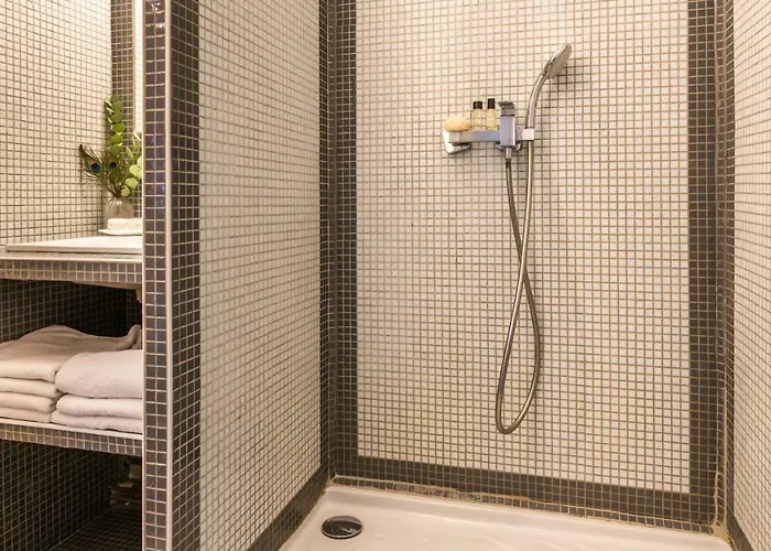 公寓 巴黎古马雷斯蒙特吉尔酒店