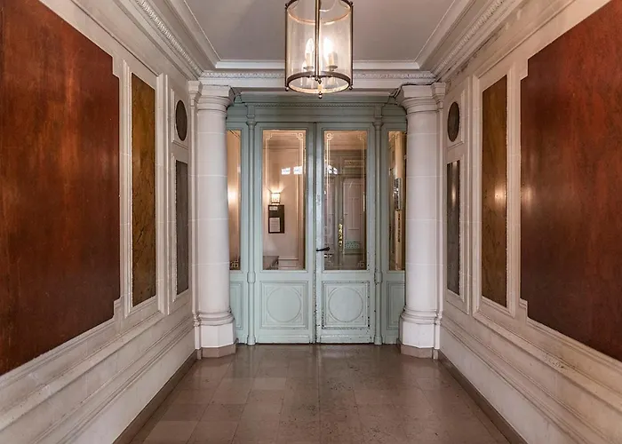 公寓 巴黎古马雷斯蒙特吉尔酒店 *